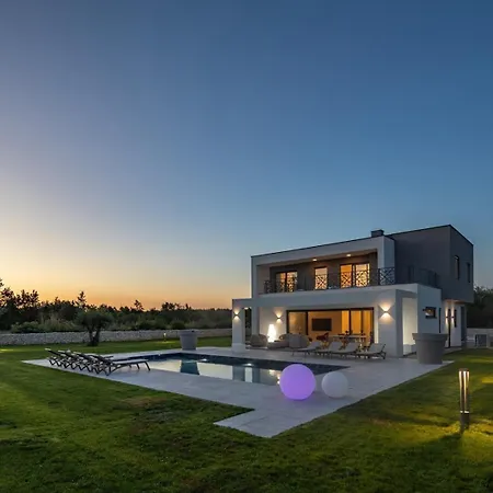 New! Luxury Elara - 50 M2 Hetated Pool ヴィラ *