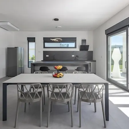 Villa New! Luxury Elara - 50 M2 Hetated Pool *