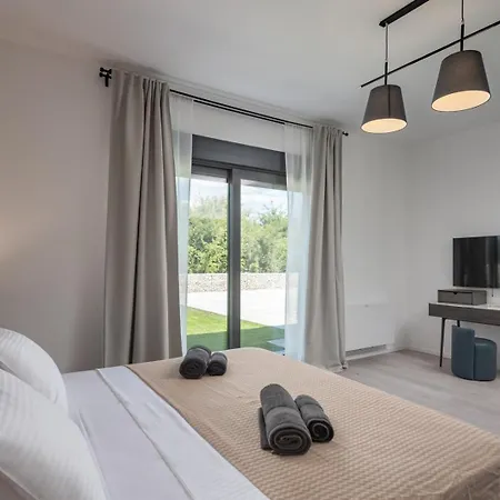 Villa New! Luxury Elara - 50 M2 Hetated Pool