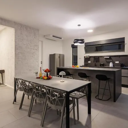 New! Luxury Elara - 50 M2 Hetated Pool * Juršići