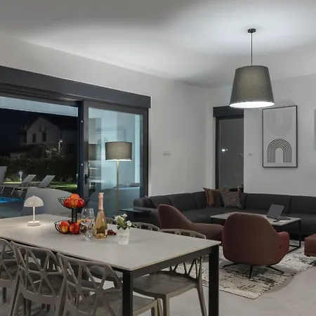 ヴィラ New! Luxury Elara - 50 M2 Hetated Pool *